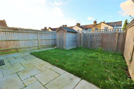 North Road, Woking, Surrey, GU21 - Photo 4