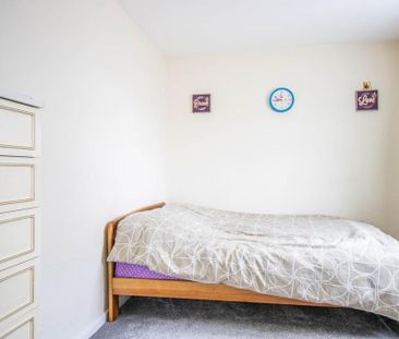 2 bedroom semi-detached house to rent - Photo 6