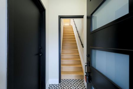 For Lease - 6 Luttrell Avenue Unit# 2nd Floor, Toronto, Ontario - Photo 5