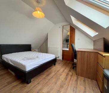 4 bedroom semi-detached house to rent - Photo 3
