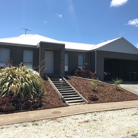 6-bedroom shared house, Daly Boulevard - Photo 3