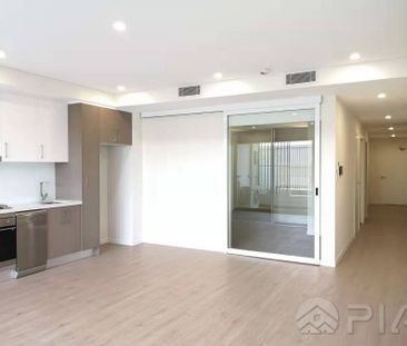 Oversized luxury apartment close to ALL amenities - Photo 4