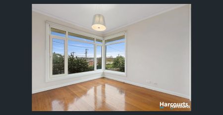 Beautifully Renovated Family Home - Photo 2