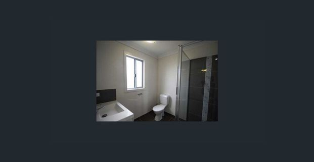 Large & Spacious Family Home! - Photo 1