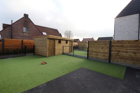 BEN-woning met 5 slaapkamers, 2 badkamers, terras met tuin, tuinberging en autostaanplaats. - Foto 4