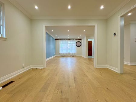 For Lease - 124 Briarscross Boulevard, Toronto, Ontario - Photo 2