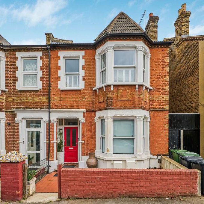 3 bedroom flat to rent - Photo 1