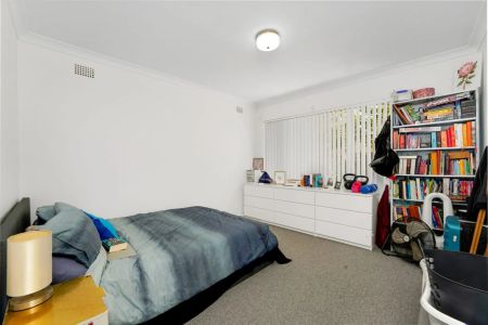 Renovated unit in Convenient Location - Photo 2