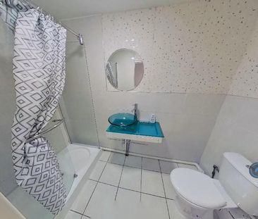 1 bedroom in a flat share to rent - Photo 1
