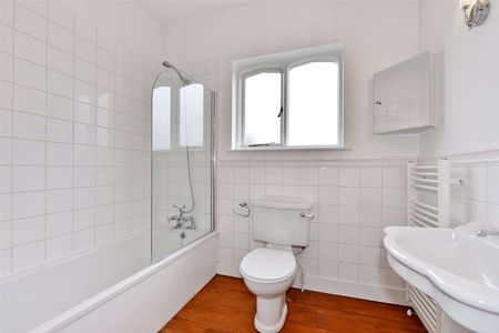 A charming cottage located in the heart of Rotherfield Greys. - Photo 5