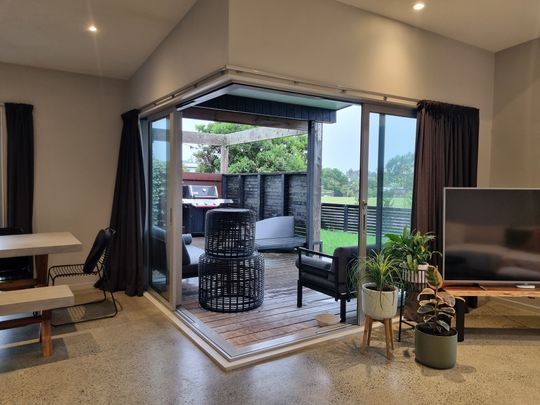 Spinnaker Bay Family Living - Photo 1