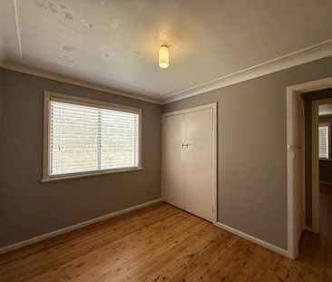 Prime Location – Walk to Shops! - Photo 4