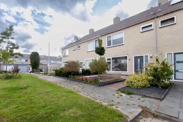 Grovestins 12, Stiens, 9051GZ - Photo 1