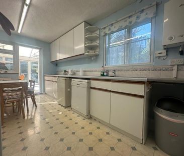 3 bedroom detached house to rent - Photo 5