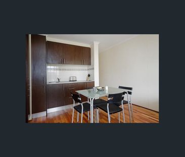 Gorgeous one bedroom apartment with views - Photo 2