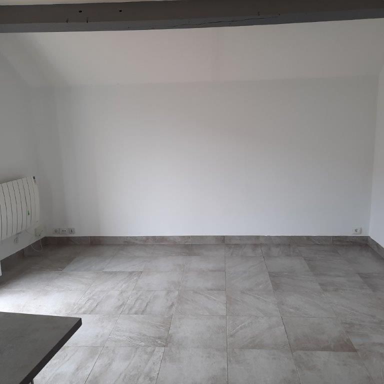 Studio entièrement rénové avec balcon et parking - Photo 1