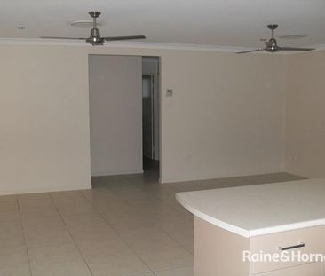4 BEDROOM HOME GLENELLA - Photo 1