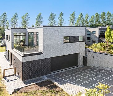 Nyere, moderne funkisvilla på lukket vænge i Stavtrup - Foto 1