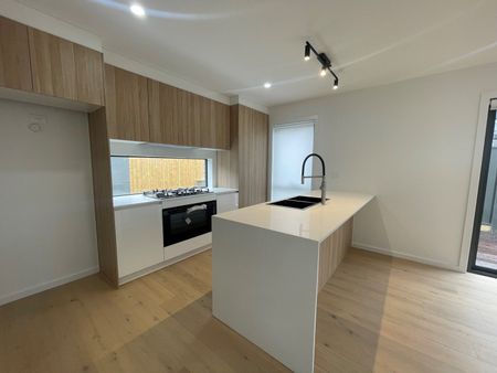 2/75 King Street, Airport West VIC 3042 - Photo 2