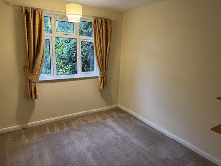 2 bedroom semi-detached bungalow to rent - Photo 2