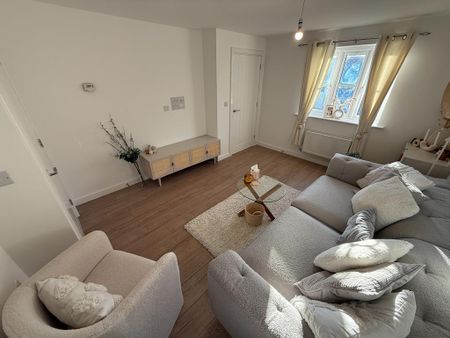 3 bedroom semi-detached house to rent - Photo 2