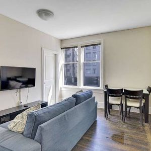 Pet Friendly -Available April 1st- Furnished 3 Bedroom @ 935 Jervis - Photo 2