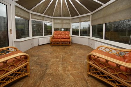 75 Hillside Road, Ballynahinch, BT24 8UL - Photo 2