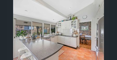 Family Home with Pool and Multiple Living Areas in a Quiet Carlingford Pocket - Photo 5