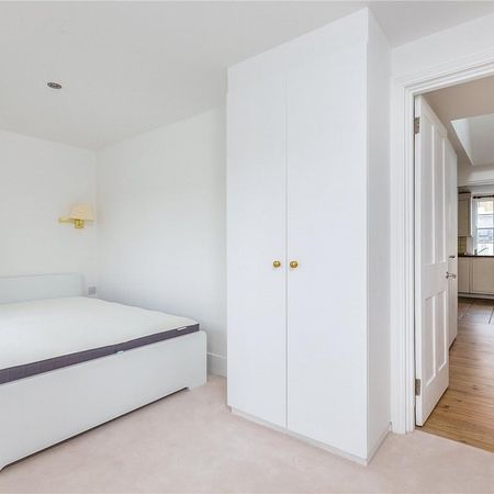 2 bedroom flat in London - Photo 4