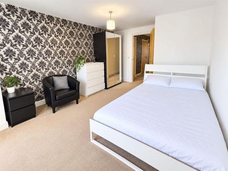 3 bedroom apartment to rent - Photo 4