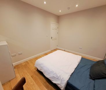 Room in a Shared House, Mayday Road, CR7 - Photo 2