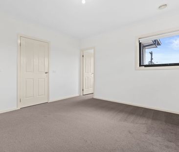 Luxurious Living In Heart Of Town - Photo 3