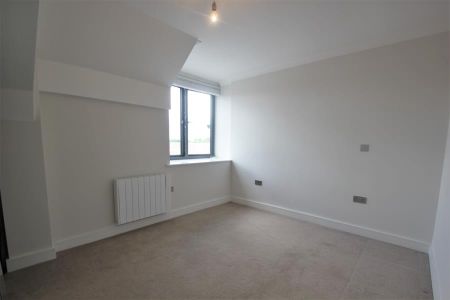 Globe House, West Byfleet - 1 bedroomProperty for lettings - Seymours - Photo 3