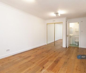 3 bedroom flat to rent - Photo 2