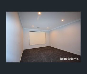 Near new family home - Photo 5