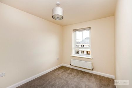 PETERBOROUGH - Photo 2