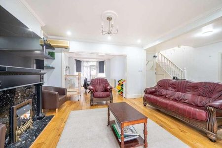 The Crossways, Wembley, HA9 - Photo 3