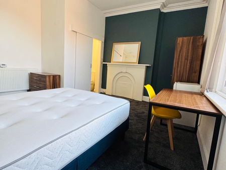 Hunters Lane Room 4 - Photo 4