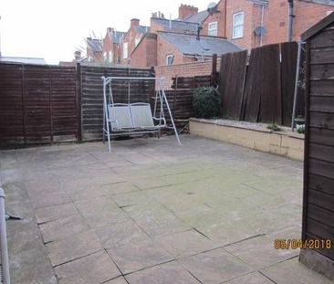 4 bedroom semi-detached house to rent - Photo 3