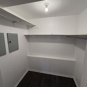 4 1/2 demi sous-sol, paisible et calme, accès terrain et accès terrasse - Photo 2