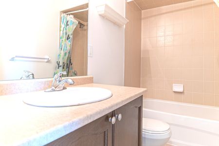 For Lease - 2435 Greenwich Drive Unit# 55, Oakville, Ontario - Photo 5