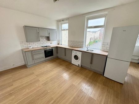 3 bedroom terraced house to rent - Photo 2