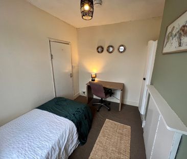 Room in a Shared House, Islingword Place, BN2 - Photo 3