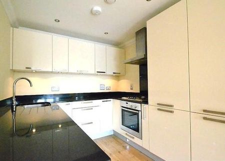 One Bedroom Apartment is in an Excellent Location in the Heart of Bromley Town Centre - Photo 3