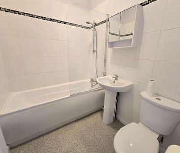 Albion Road, Scarborough, YO11 - Photo 2