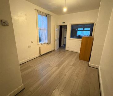 4 bedroom terraced house to rent - Photo 3