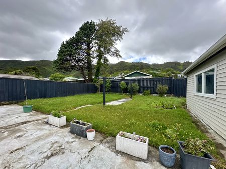 3-Bedroom Home in Wainuiomata - Photo 4