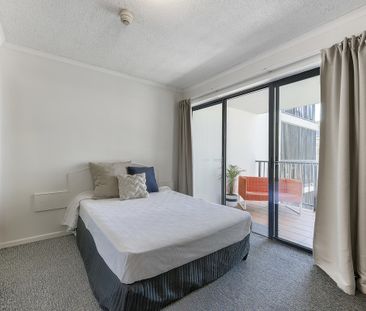 Fully Furnished Inner-City Studio-Apartment with Water & Electricit... - Photo 1