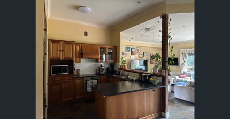 PEFECTLY POSITION SPACIOUS ORIGINAL DELIGHT! - Photo 3