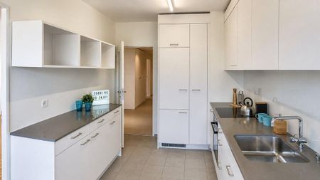 3.5-Zimmerwohnung mit Balkon, Einkauf und ÖV in unmittelbarer Nähe - Photo 2